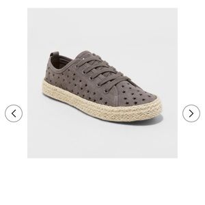 Universal thread star sneaker